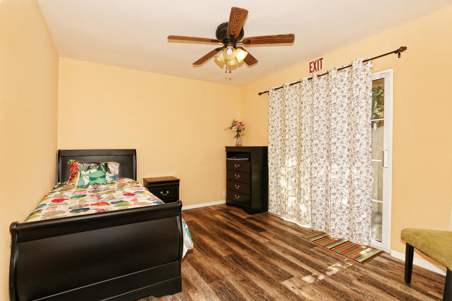 Socal sunrise vanessa bedroom 4