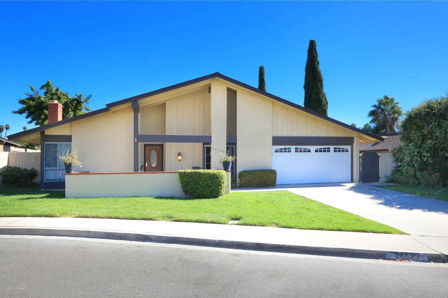 socal sunrise vanessa front of facility